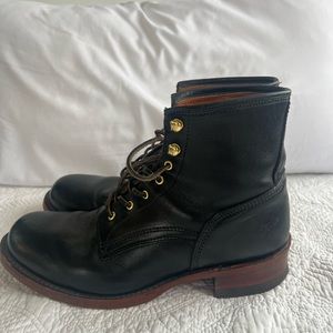 Mint Frye, Men’s 12. Black leather lace up boots with leather sole.